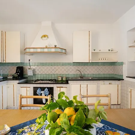 Liuba Con Piscina E Sauna ايسكيا