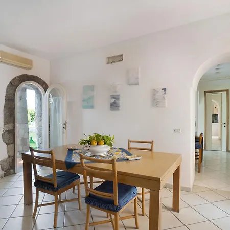 Liuba Con Piscina E Sauna ايسكيا